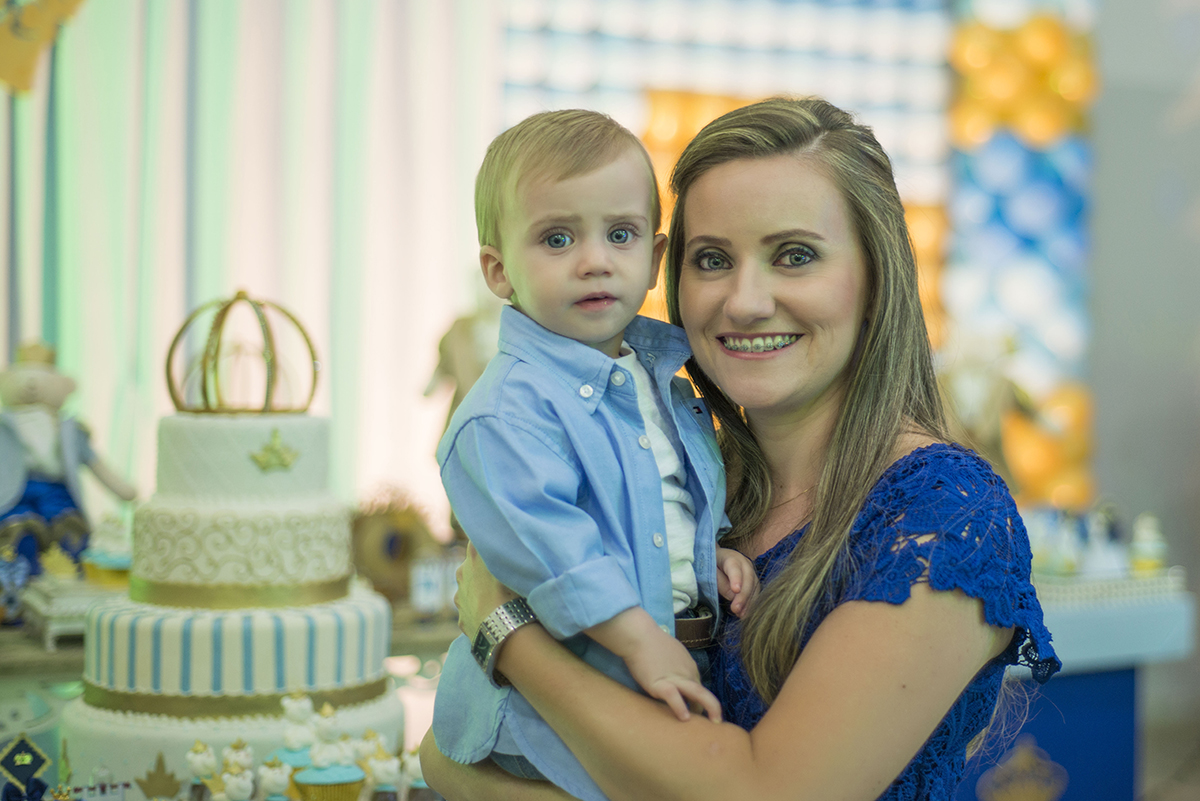 Miguel Gonçalves, aniversário um aninho, doces, bolo, balões, festa, olhos azuis, aldeia kids