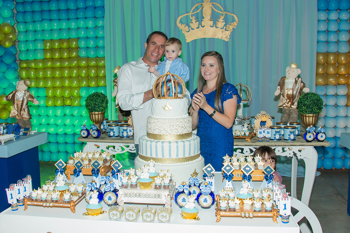 Miguel Gonçalves, aniversário um aninho, doces, bolo, balões, festa, olhos azuis, aldeia kids