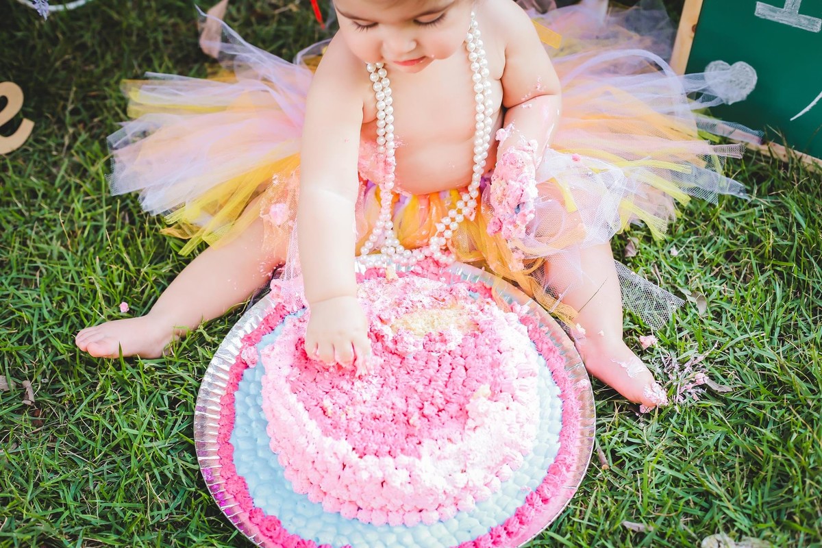 Fotografia de bebe com bolo