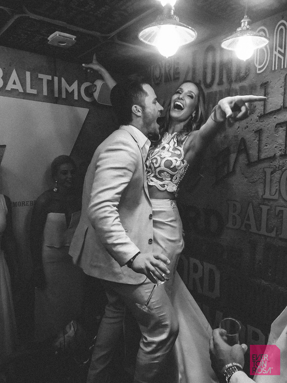 casal diversão festa casamento