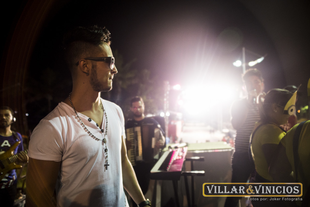 fotógrafo de shows faz fotos de palco da dupla sertaneja villar e vinicios
