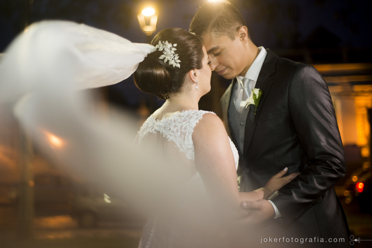 o fotógrafo do seu casamento é o profissional que passa mais tempo com os noivos, então fiquem à vontade com ele e sintam confiança no trabalho