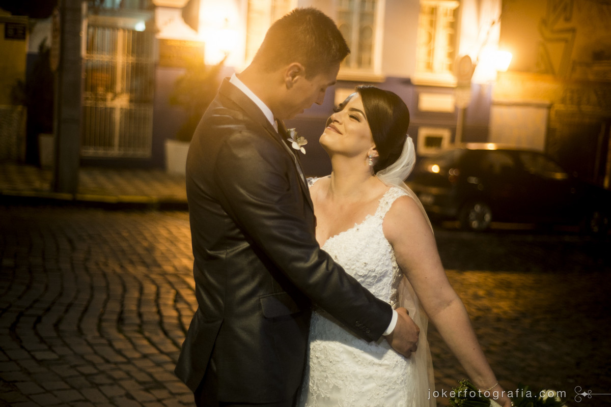 noivas que gostam de fotografia de rua podem fazer fotos no largo da ordem depois da cerimônia