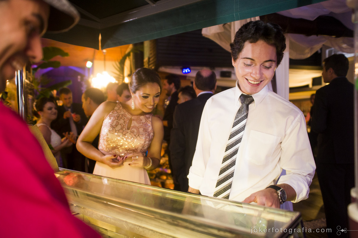 idéias para quem não abre mão dos doces no dia do casamento: um carrinho de sorvete! melhor, gelato italiano!