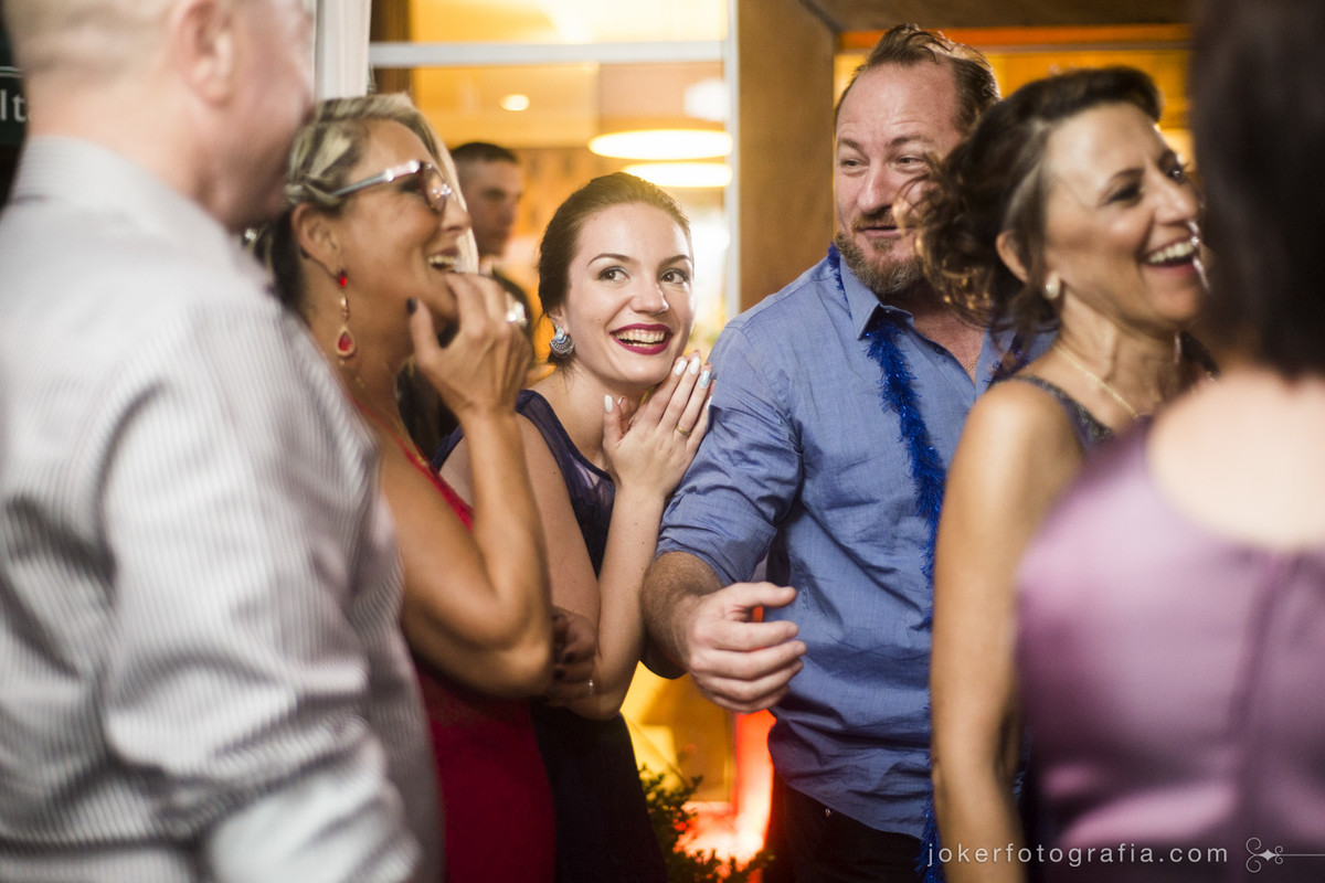 escolha o fotógrafo que faz fotos divertidas no dia do seu casamento