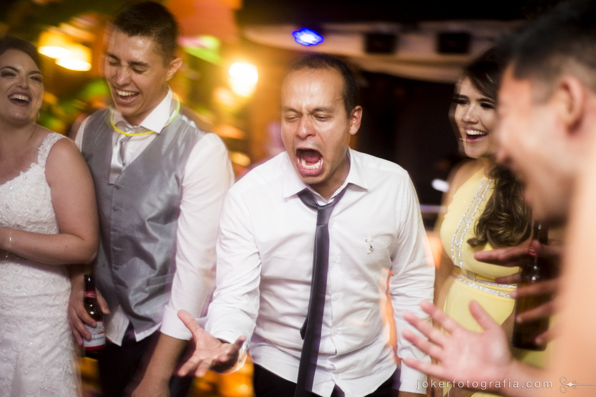 se seu casamento tem festa, o melhor fotógrafo de curitiba é este!