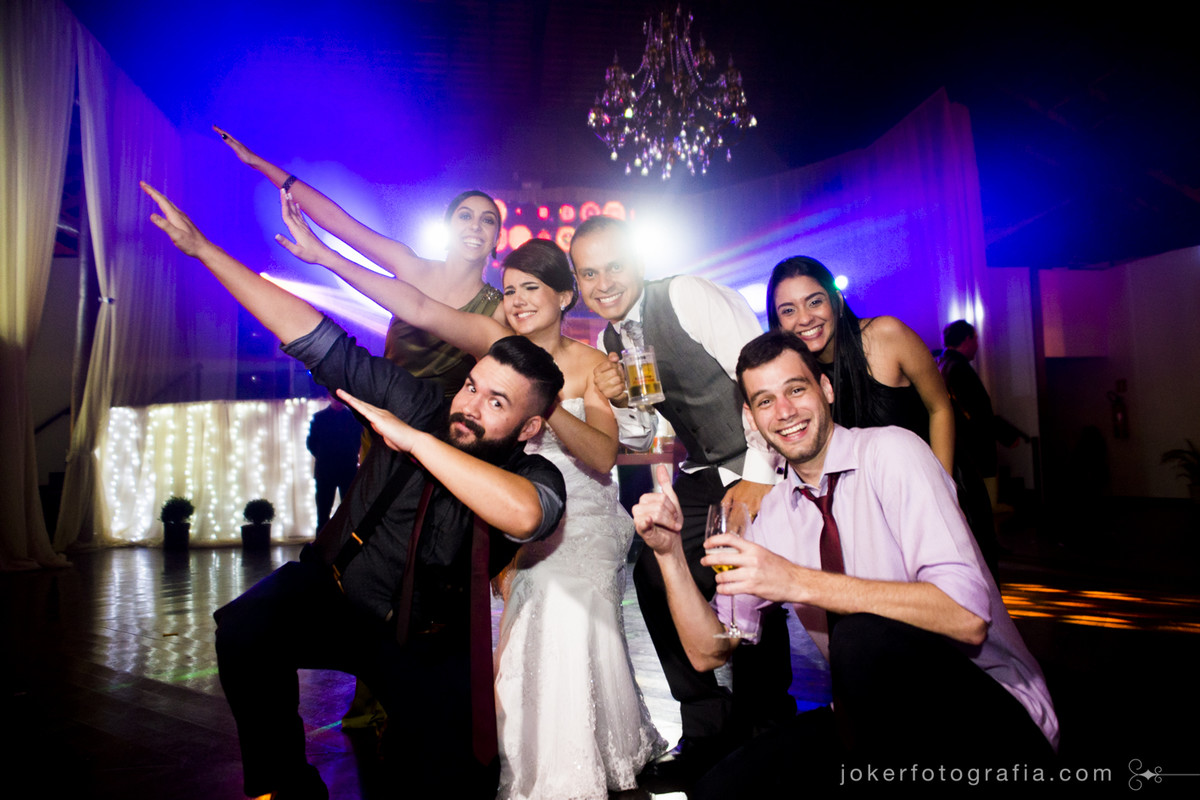 fotos divertidas com os convidados no dia do casamento