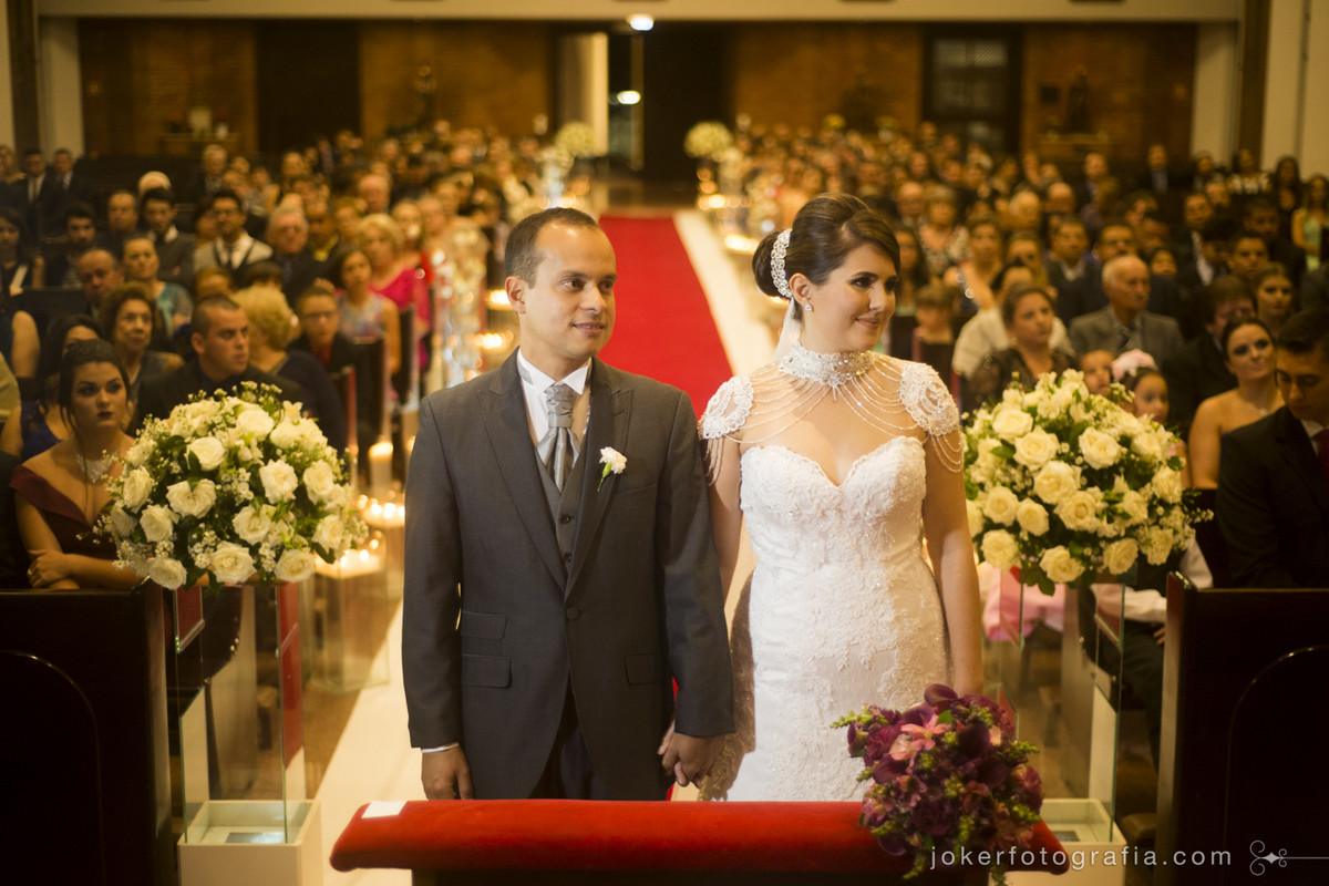 vai casar na igreja? saiba que a fotografia é importante para valorizar o espaço que você escolheu