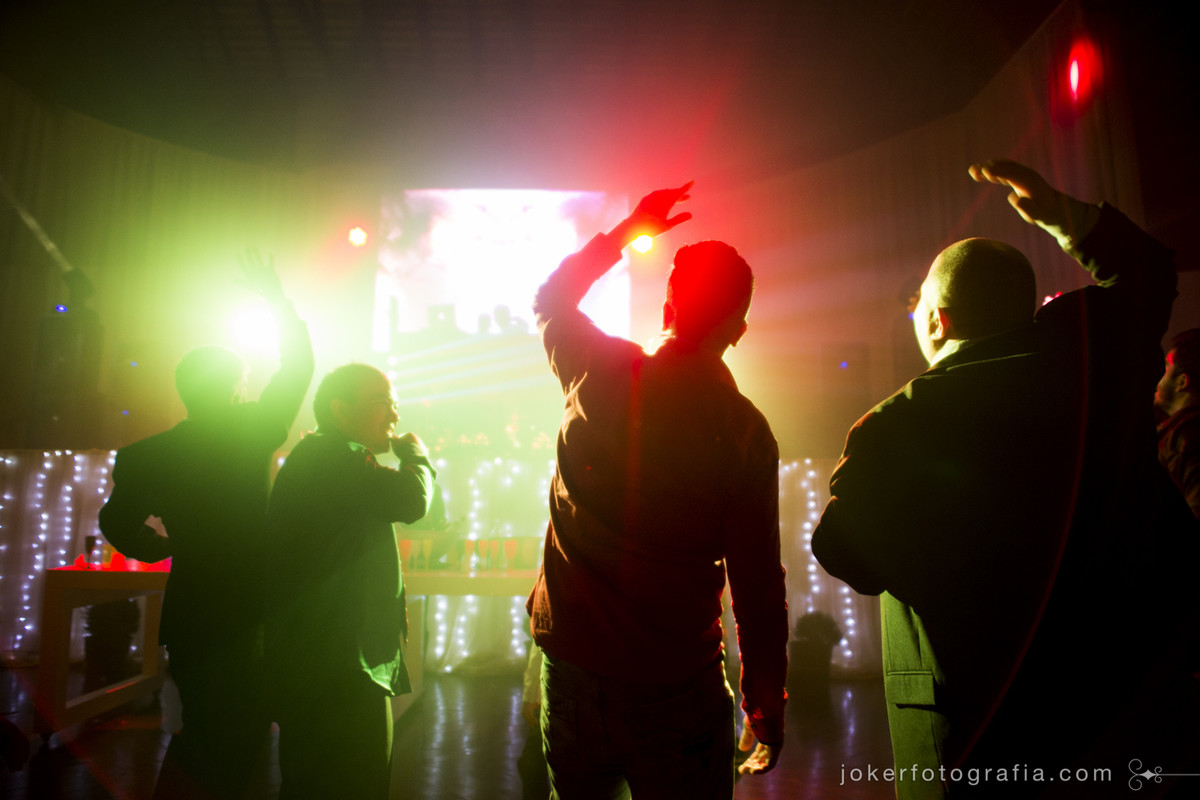 iluminação de pista e dj para o seu casamento em curitiba