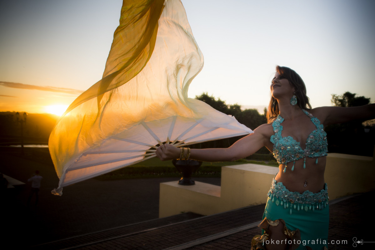 bailarinas árabes escolhem fazer book externo com fotógrafo de curitiba para inovar nas fotos de studio