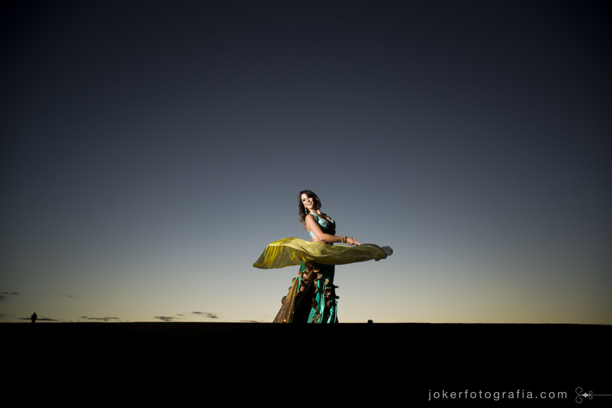 melhor fotógrafo de dança do ventre em curitiba faz ensaio externo de várias bailarinas árabes entre elas Cintia Janiiah