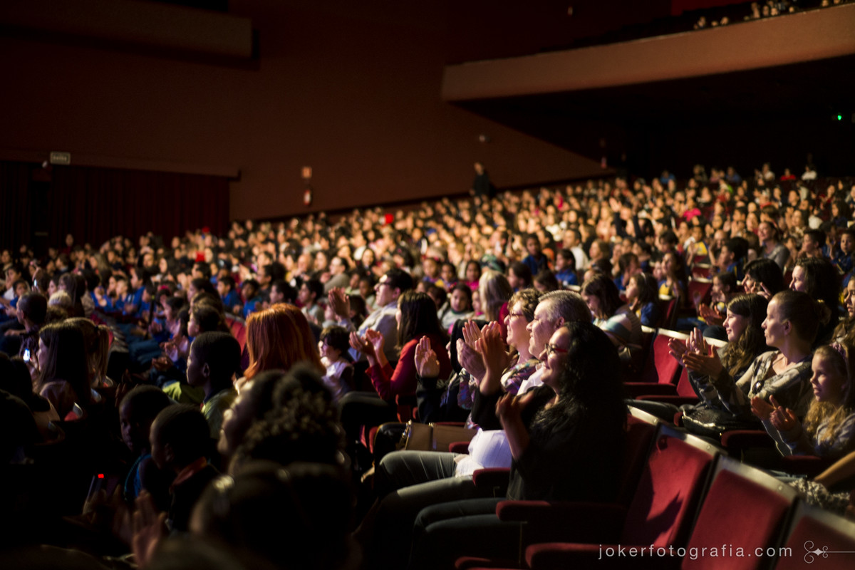 fotógrafo de espetáculo registra a platéia do Teatro Guaíra