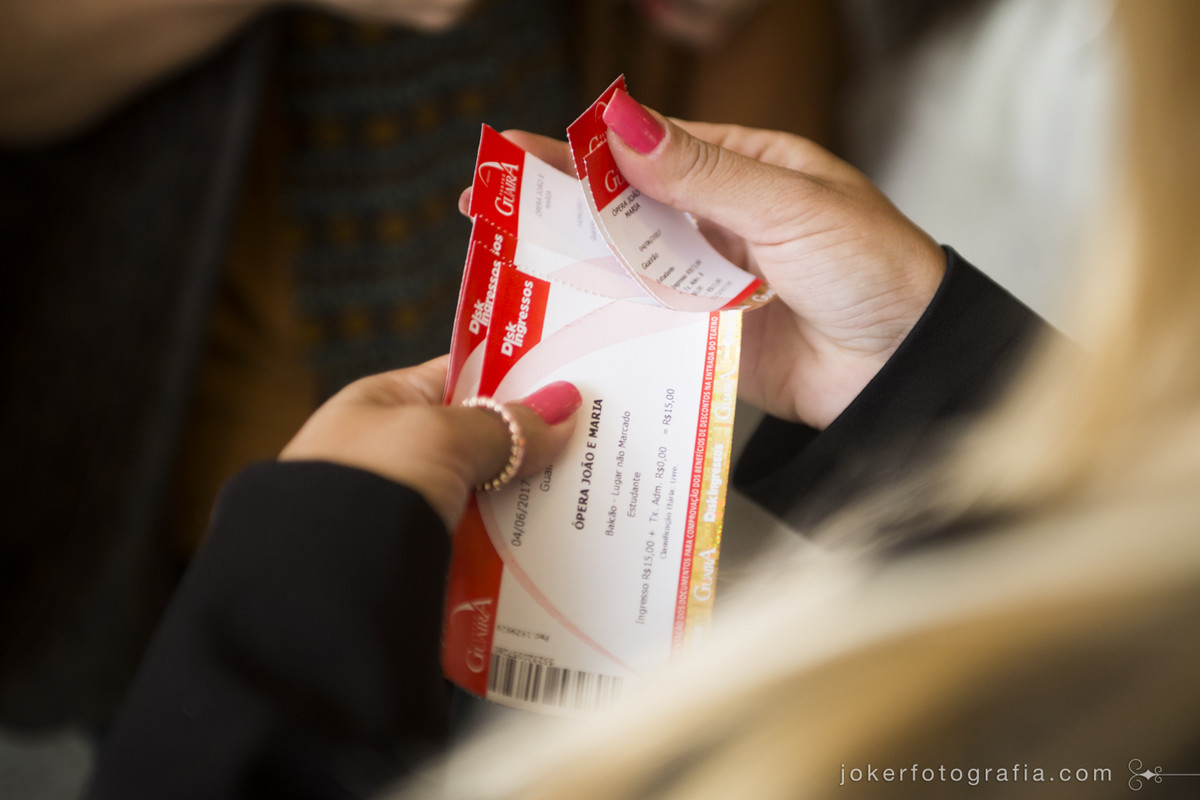 Venda de ingressos para a Ópera no Teatro Guaíra