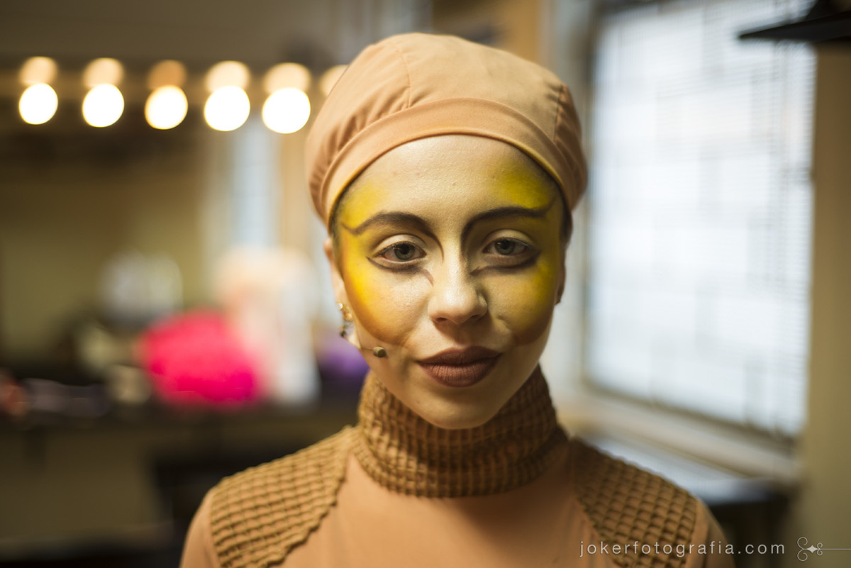 Fotógrafo profissional faz retratos dos atores e bailarinos do Teatro Guaíra