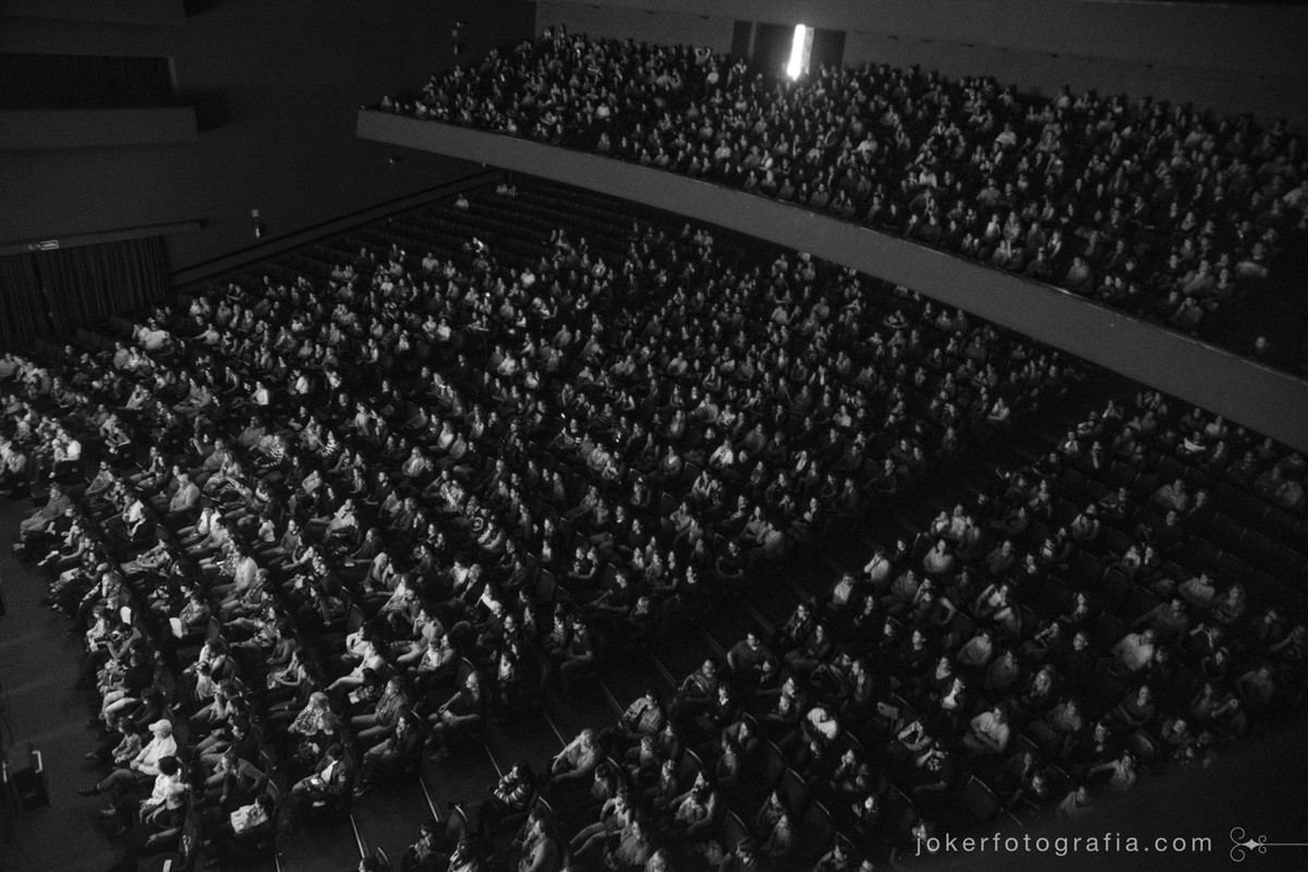 Fotógrafo de teatro registra o show que lotou o Guaíra