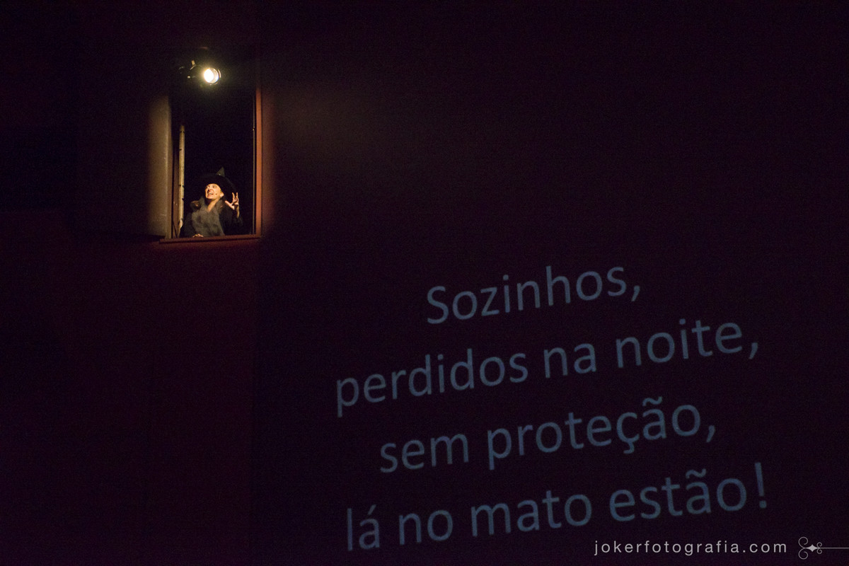 Teatro Guaíra traz ópera infantil de Hansel and Gretel cantada em português e fotógrafo faz registro incrível da bruxa