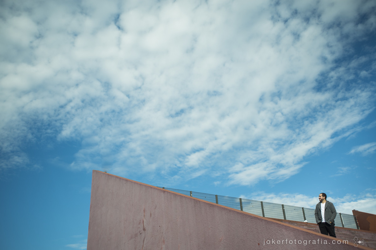 fotógrafos diferentes em curitiba com estilo de fotografia contemporâneo e de bom gosto fazem fotos na arquitetura curitibana do largo da ordem