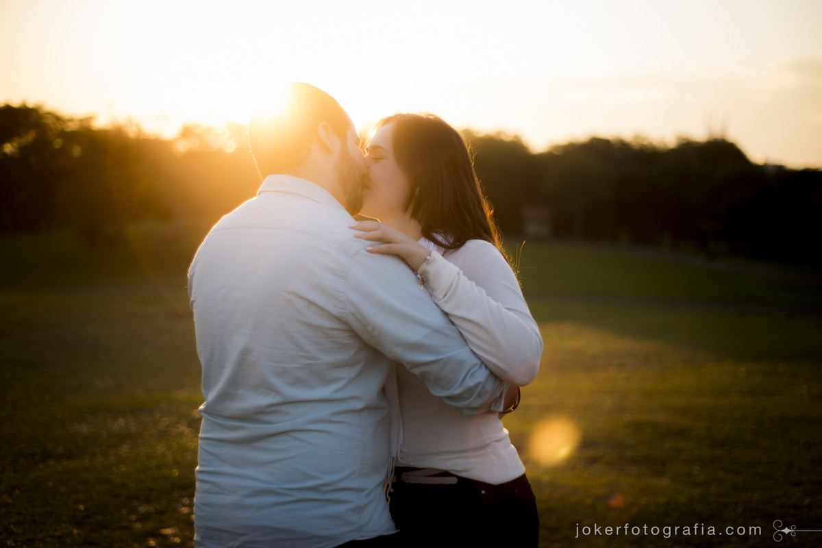 ensaio de Casal no final da tarde no campo