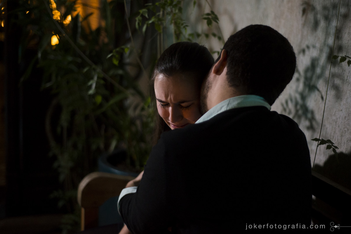 fotógrafo registra noiva emocionada após pedido de casamento