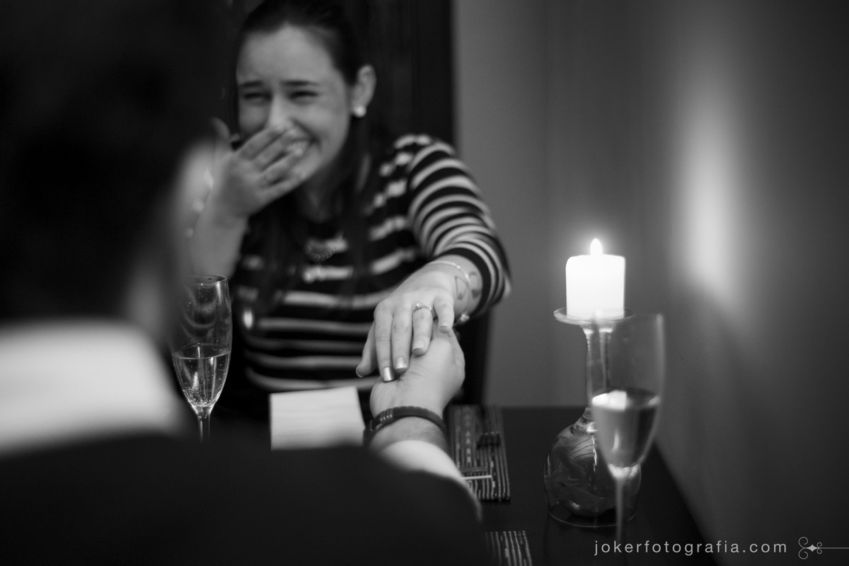 pedido de casamento com jantar romântico à luz de velas