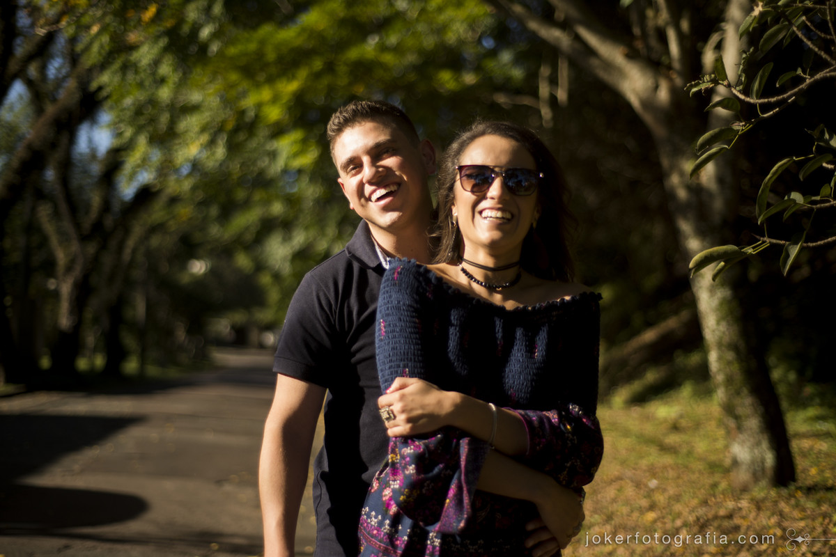 fotografia de casal espontânea e divertida
