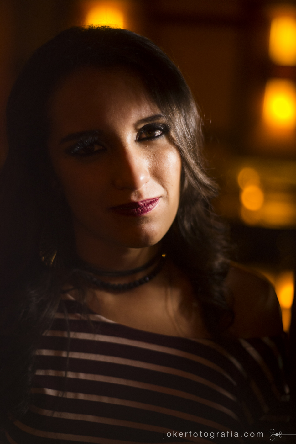fotógrafo faz ensaio feminino com retratos de estúdio