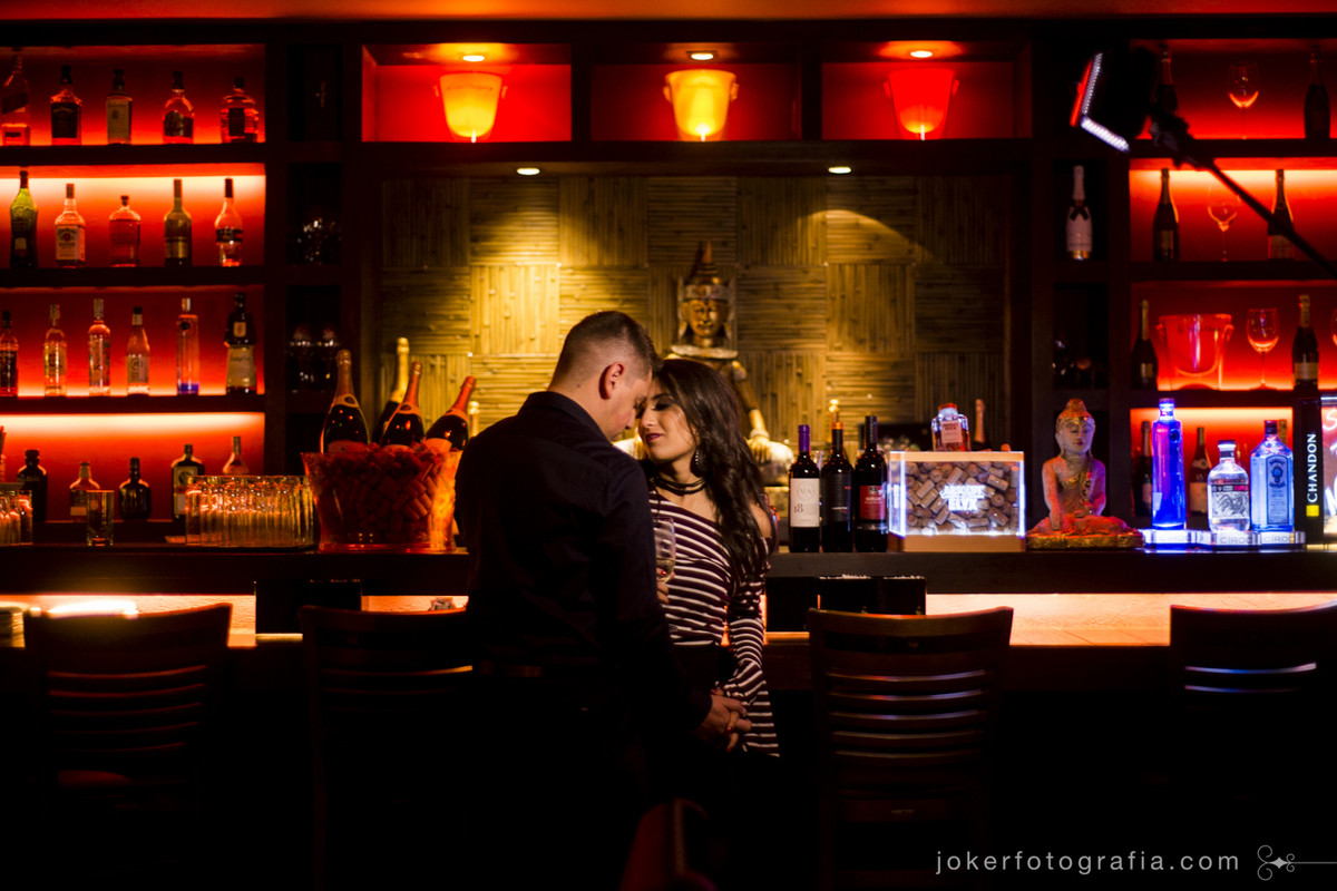 bar do restaurante thai como opção para casal