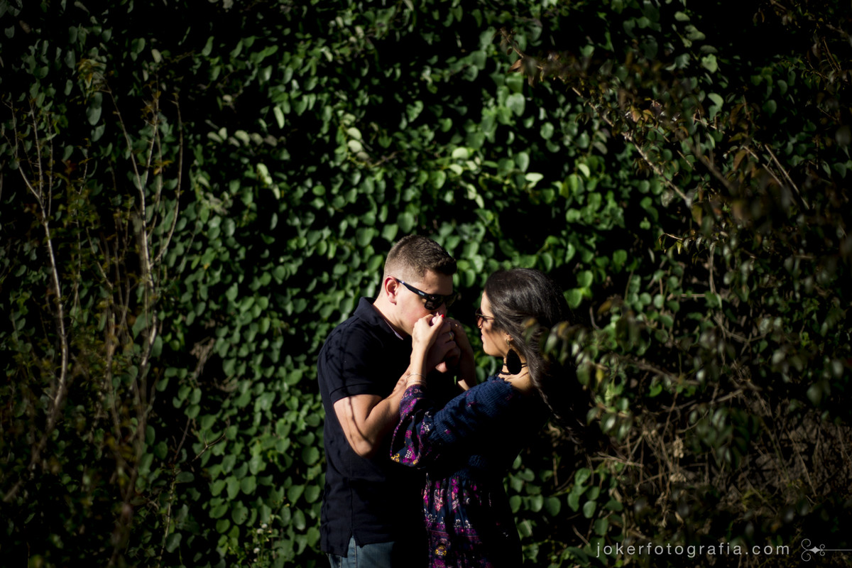 fotógrafo de casamento faz ensaio pre wedding urbano pelas ruas de curitiba