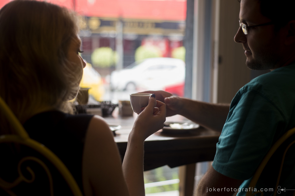 037_fotografo_autoral_curitiba_ensaio_de_casal_intimista_romantico_caramelodrama_cafe