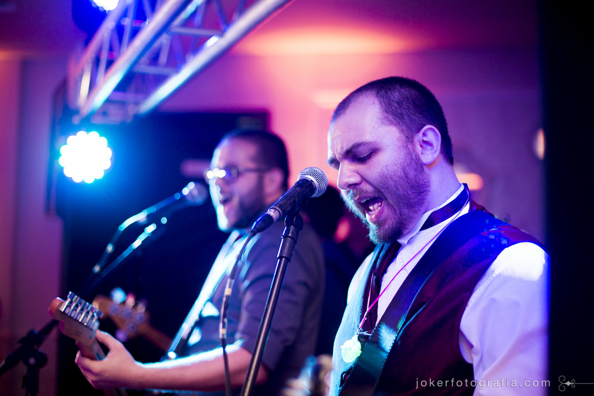 052_fotografia_de_casamento_em_curitiba_noivo_tocando_gruitarra