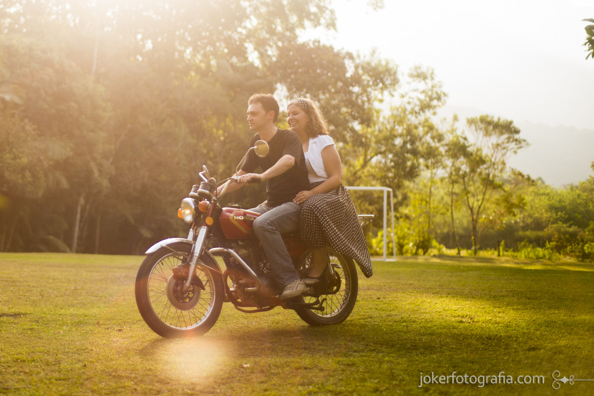 042_ensaio_pin_up_moto_motoqueiro_noivos_pre_wedding_trash_the_dress