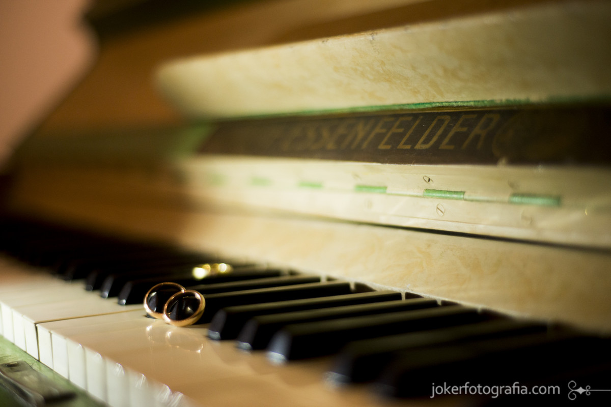 alianças no piano