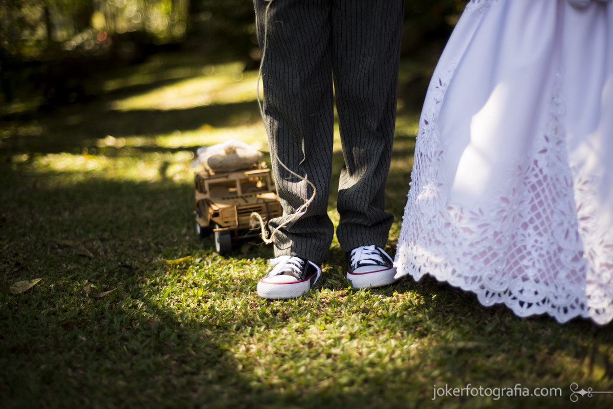 casamento de dia pajem de tenis all star