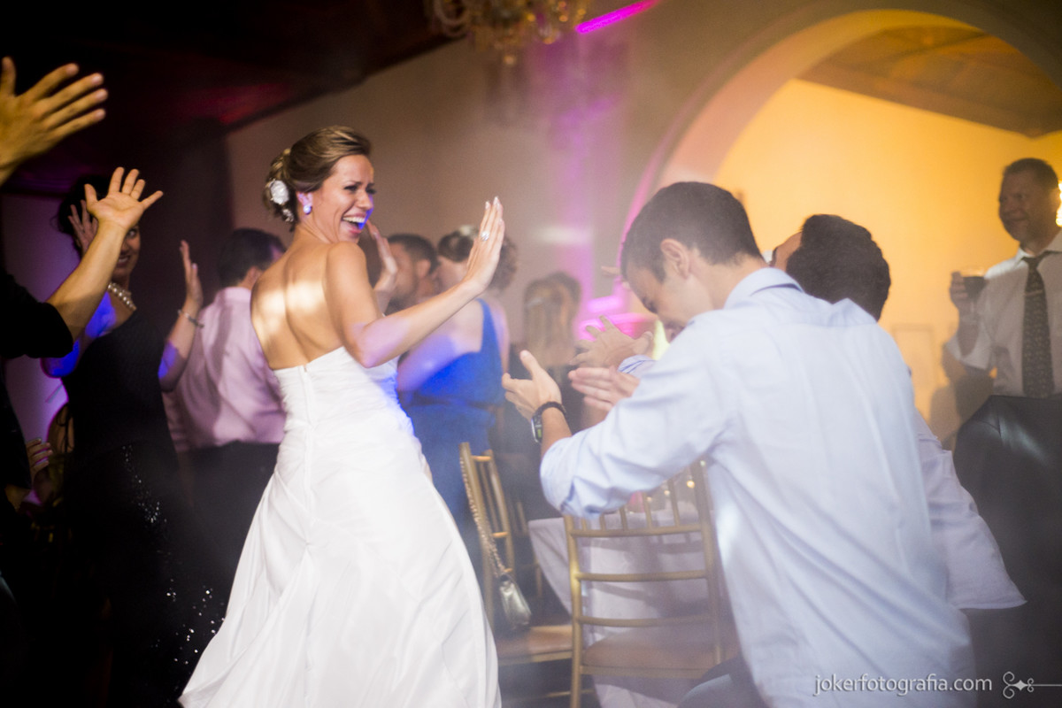 030_filhos_dos_noivos_no_casamento_aplausos_fotografia