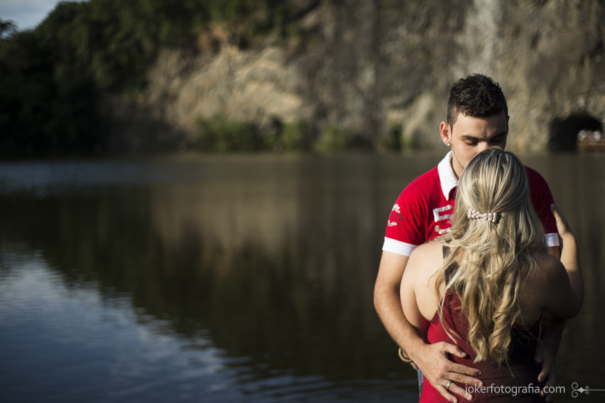 016_ensaio_de_casal_parque_tangua_pedreira_curitiba_lago.jpg