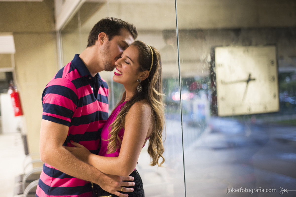 025_despedida_na_rodoviaria_ensaio_relogio_casal_pre_wedding_fotografo_de_casamento_curitiba_emocao