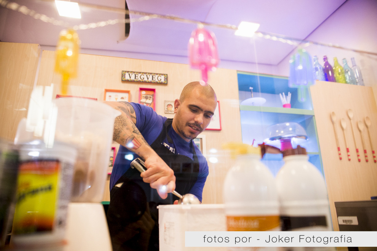 014_lanchonete_veg_veg_preparacao_dos_pratos_sorvete_vegano_milkshake