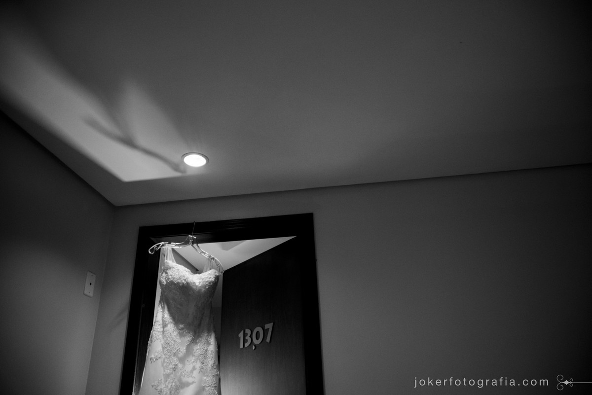 vestido de noiva no hotel durante o making of