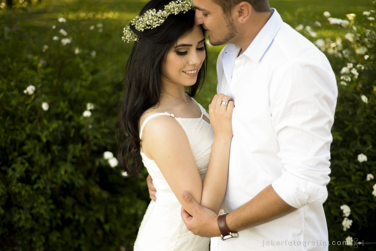 amor e carinho registrados de maneira singela na fotografia de casamento
