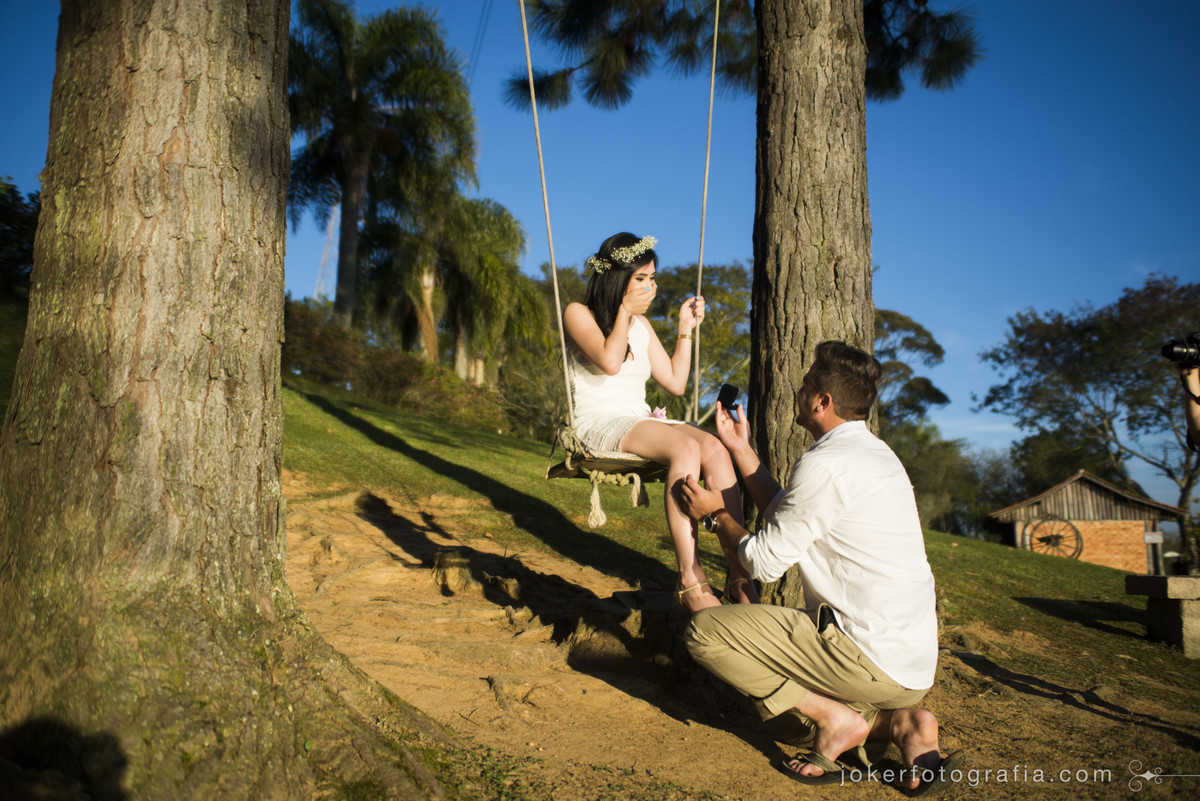fotógrafo registra pedido de casamento surpresa durante ensaio pre wedding