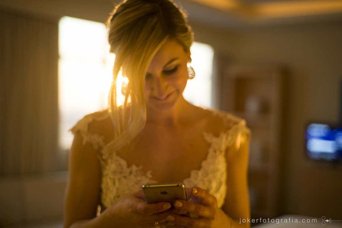 celular no dia do casamento e por do sol