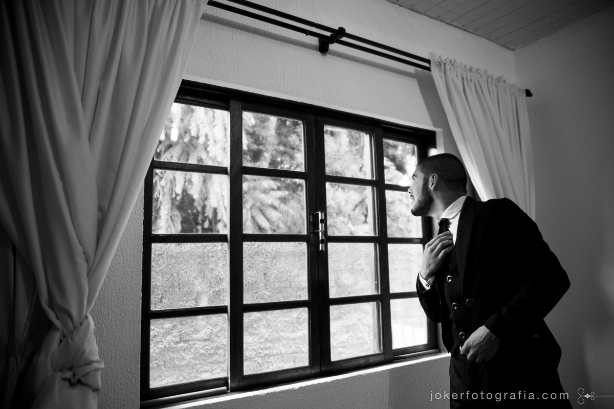 noivo antes do casamento fotógrafo capta emoção durante o making of momentos antes