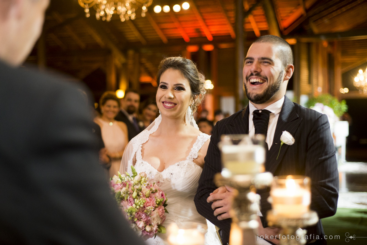 noivos elisandra colaço e carlos eduardo iarcheski durante seu casamento em curitiba