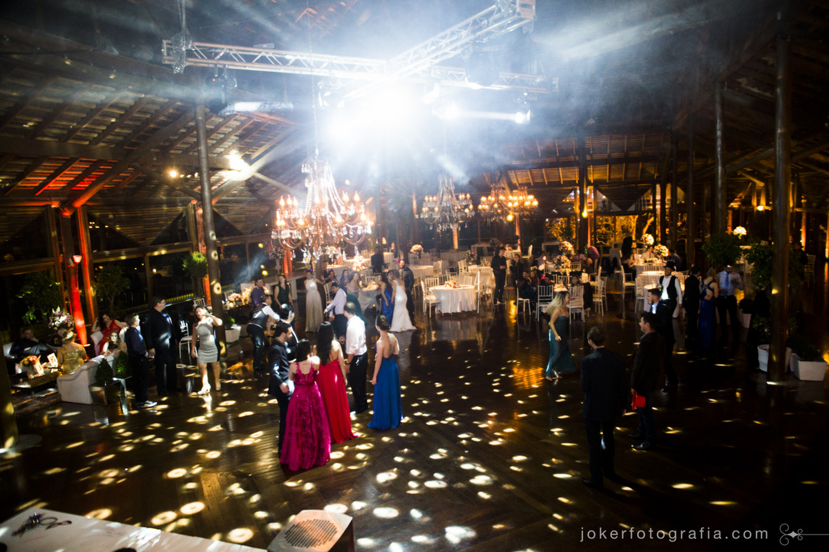iluminação da pista de dança no casamento feita pelo dj wagner tacla em curitiba