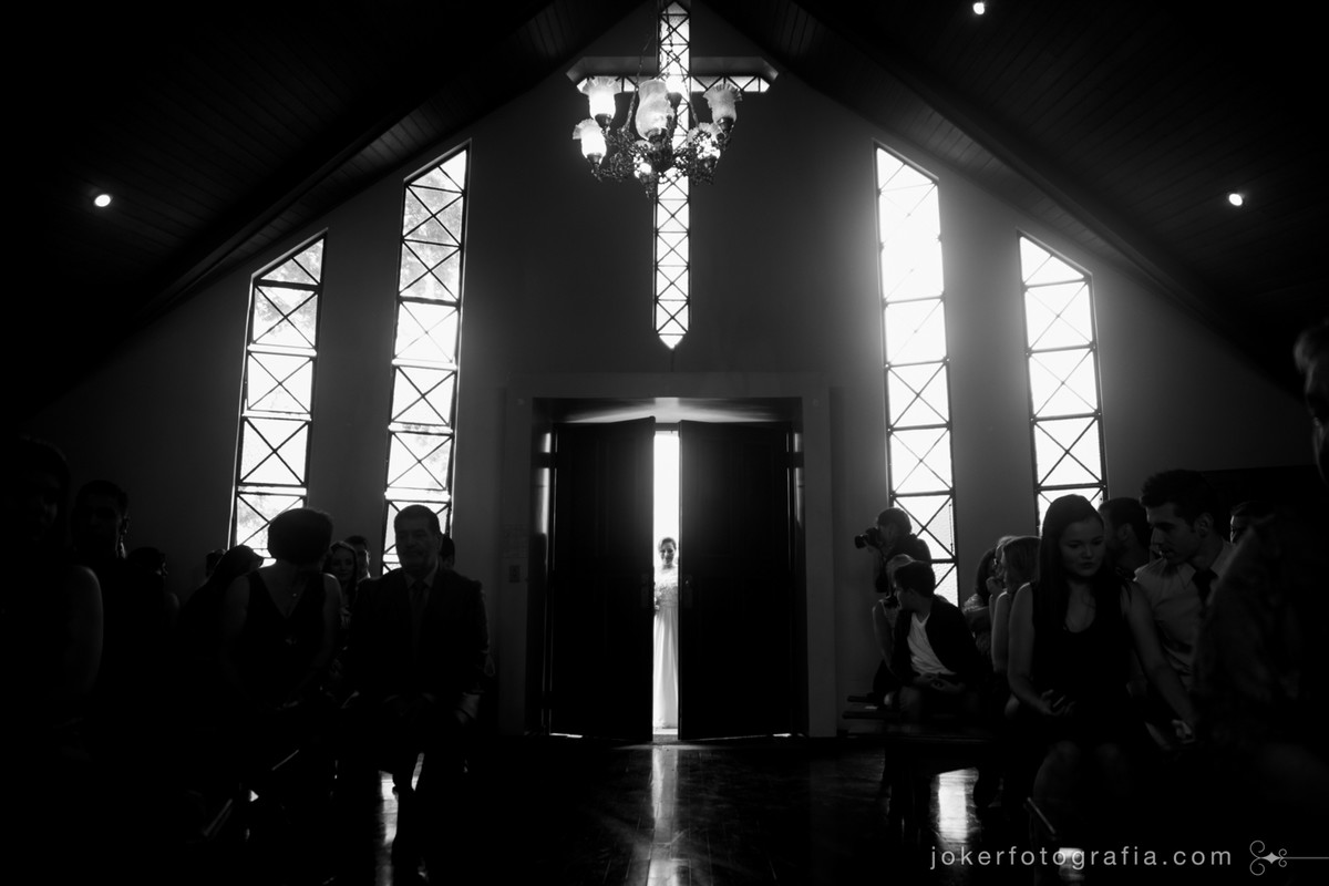 a entrada da noiva é foto premiada por fotógrafo curitibano
