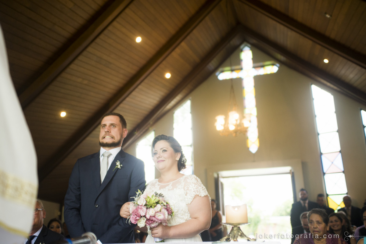 fotografia de casamento divertida com caretas dos noivos viraliza na internet