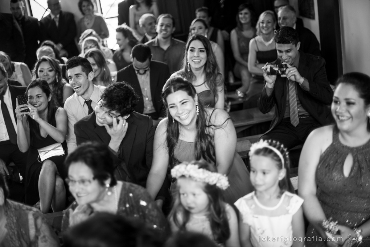 convidados do casamento se divertem