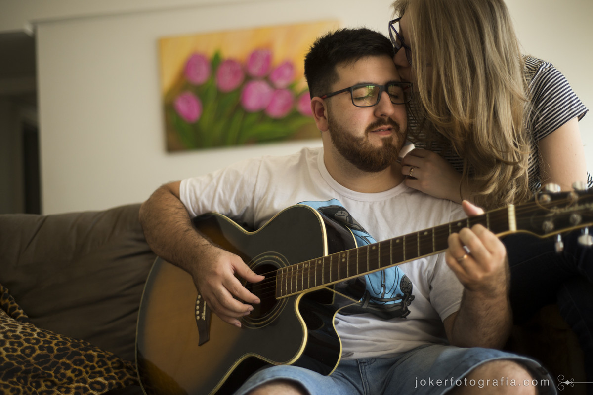 fotografo faz ensaio de casal em casal registrando momentos unicos