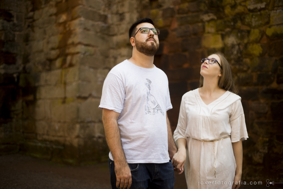 o ensaio de casal é um passeio feito de forma divertida e leve, um passeio em boa companhia sendo registrado pelas lentes dos fotógrafos do joker fotografia
