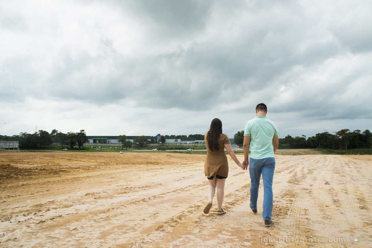 fotógrafo de curitiba encontra lugar abandonado e vazio no caminho e resolve fazer o ensaio de casal ali mesmo